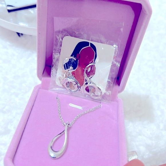 Chloe Silver/Gold Wallet EUC Free Jewelry Earrings, Chain, Sunglasses &DustBag - Picture 2 of 14